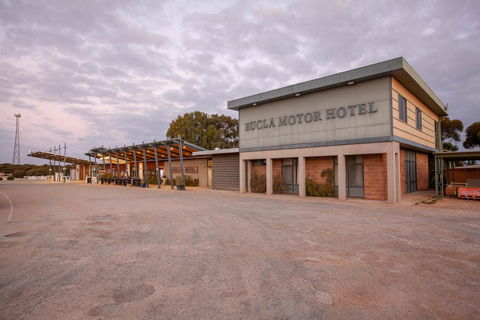 EUCLA MOTOR HOTEL - Geraldton Accommodation 0