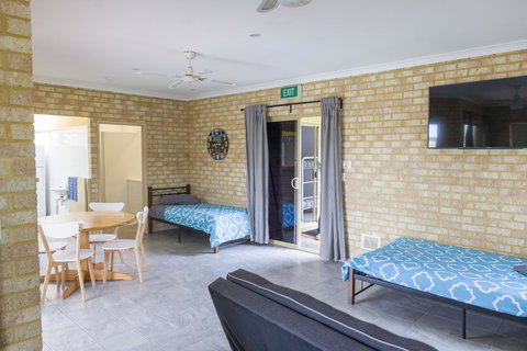 Lancelin Lodge - Geraldton Accommodation 2