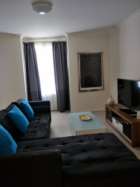 Superb 2 BR East Perth Riverside Apartment Location Comfort And Space 45 - Geraldton Accommodation 11