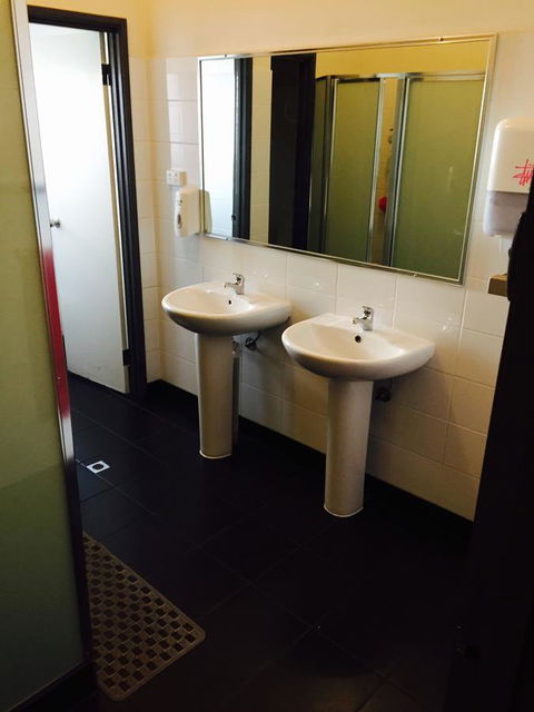 Shiralee Hostel -note - Valid Passport Required To Check In - Geraldton Accommodation 19