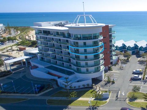 A 406 FANTASTIC OCEAN BEACH And MARINA VIEW APT - MANDURAH - Geraldton Accommodation 24