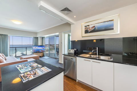 A 406 FANTASTIC OCEAN BEACH And MARINA VIEW APT - MANDURAH - Geraldton Accommodation 18