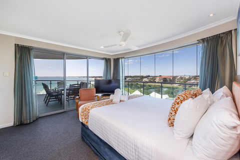 A 406 FANTASTIC OCEAN BEACH And MARINA VIEW APT - MANDURAH - Geraldton Accommodation 13