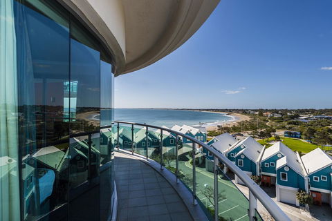 A 406 FANTASTIC OCEAN BEACH And MARINA VIEW APT - MANDURAH - Geraldton Accommodation 9