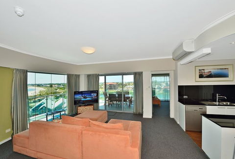 A 406 FANTASTIC OCEAN BEACH And MARINA VIEW APT - MANDURAH - Geraldton Accommodation 10