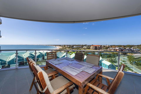 A 406 FANTASTIC OCEAN BEACH And MARINA VIEW APT - MANDURAH - Geraldton Accommodation 4