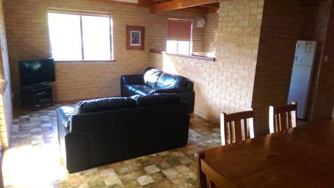 Kestrel Chalets - Geraldton Accommodation 1