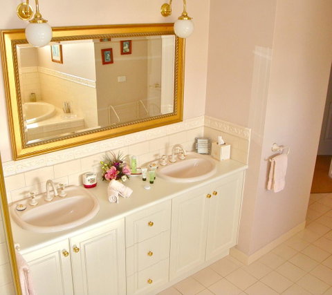 Lanterns Retreats - Geraldton Accommodation 18