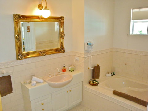 Lanterns Retreats - Geraldton Accommodation 21