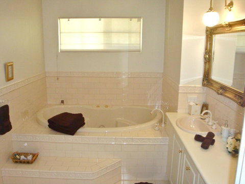 Lanterns Retreats - Geraldton Accommodation 12