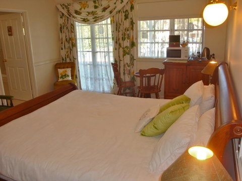 Lanterns Retreats - Geraldton Accommodation 9