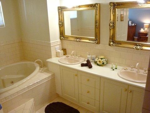 Lanterns Retreats - Geraldton Accommodation 15