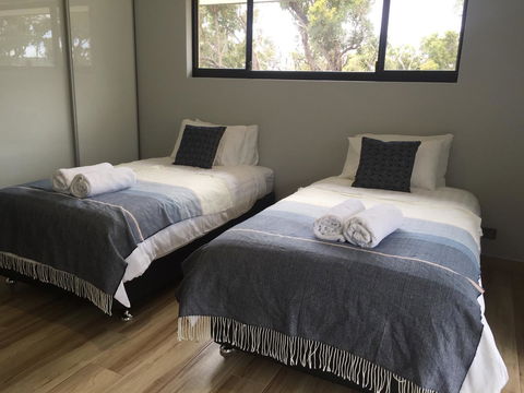Eagle Bay House - Geraldton Accommodation 2