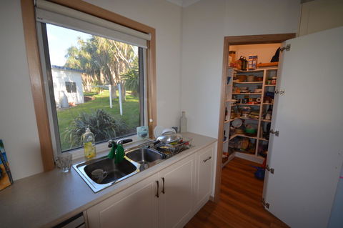 Seascape Beach House - Geraldton Accommodation 15