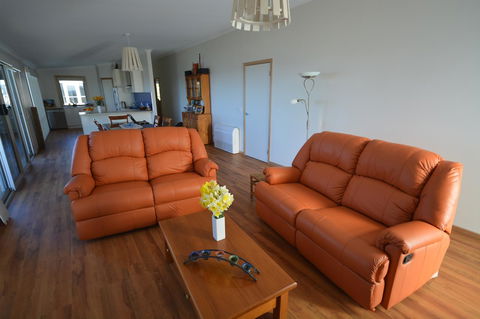 Seascape Beach House - Geraldton Accommodation 5