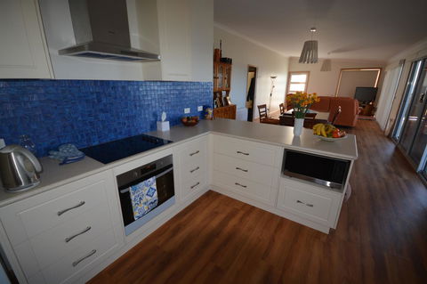 Seascape Beach House - Geraldton Accommodation 2