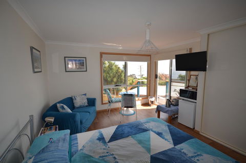 Seascape Beach House - Geraldton Accommodation 0