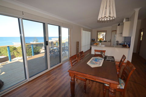 Seascape Beach House - Geraldton Accommodation 3