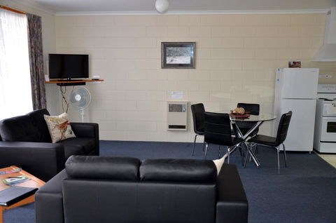 Castaway Holiday Apartments - Geraldton Accommodation 21