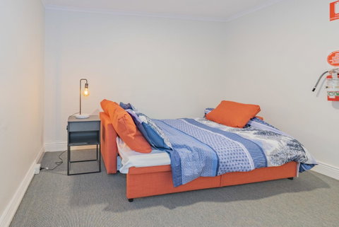 4 Bedroom House - Hobart CBD - Free Parking - Free WIFI - Geraldton Accommodation 18
