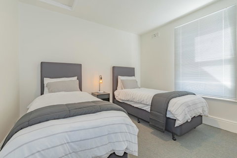 4 Bedroom House - Hobart CBD - Free Parking - Free WIFI - Geraldton Accommodation 23