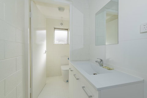 4 Bedroom House - Hobart CBD - Free Parking - Free WIFI - Geraldton Accommodation 24