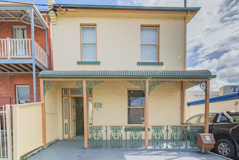 4 Bedroom House - Hobart CBD - Free Parking - Free WIFI - Geraldton Accommodation 14