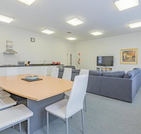 4 Bedroom House - Hobart CBD - Free Parking - Geraldton Accommodation