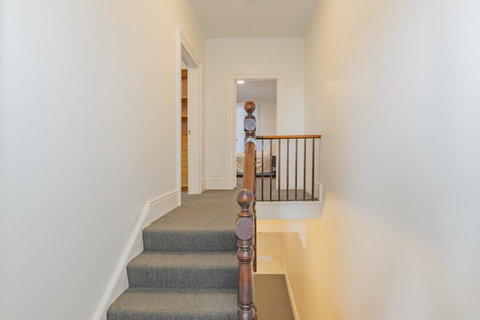 4 Bedroom House - Hobart CBD - Free Parking - Free WIFI - Geraldton Accommodation 19