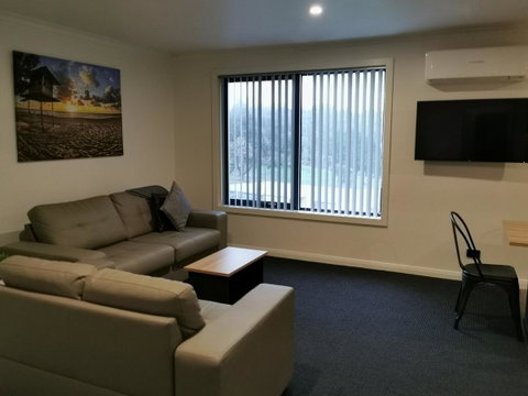 Youngtown Executive Apartments - 2BR Included, Free Parking & Wifi, Sofa Bed & Cot Fee Applies - Geraldton Accommodation 3