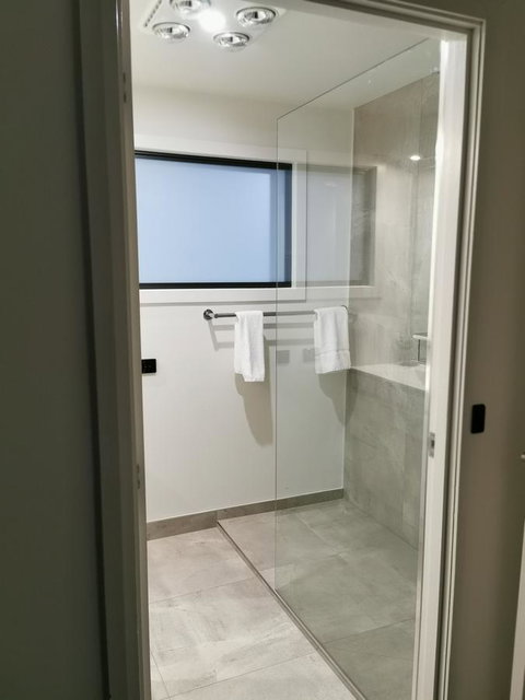 Youngtown Executive Apartments - 2BR Included, Free Parking & Wifi, Sofa Bed & Cot Fee Applies - Geraldton Accommodation 7