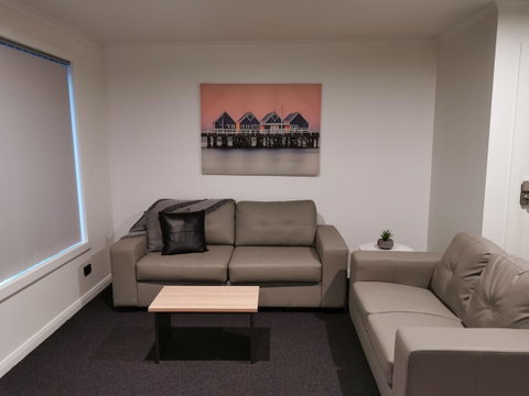 Youngtown Executive Apartments - 2BR Included, Free Parking & Wifi, Sofa Bed & Cot Fee Applies - Geraldton Accommodation 4