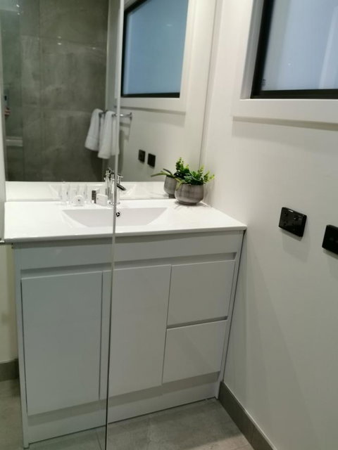 Youngtown Executive Apartments - 2BR Included, Free Parking & Wifi, Sofa Bed & Cot Fee Applies - Geraldton Accommodation 6