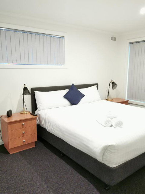 Youngtown Executive Apartments - 2BR Included, Free Parking & Wifi, Sofa Bed & Cot Fee Applies - Geraldton Accommodation 10