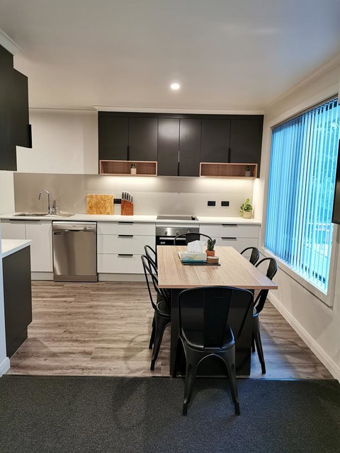 Youngtown Executive Apartments - 2BR Included, Free Parking & Wifi, Sofa Bed & Cot Fee Applies - Geraldton Accommodation 2