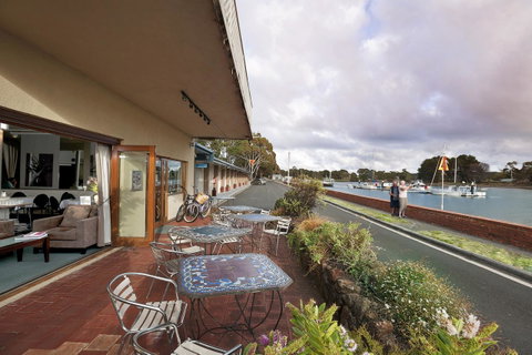 The Waterfront Wynyard - Geraldton Accommodation 3