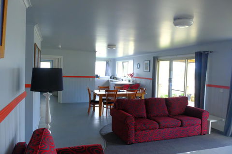 The Crays Accommodation - Geraldton Accommodation 2