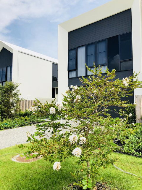 New Spacious Beachside Townhouse - Geraldton Accommodation 3