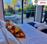 NEW Sunshine Beach Family Escape 3 bedroom with Free Wifi and Parking - Geraldton Accommodation
