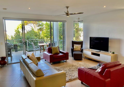 NEW Sunshine Beach Family Escape 3 Bedroom With Free Wifi And Parking - Geraldton Accommodation 3