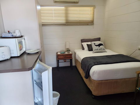 O'Sheas Windsor Hotel - Geraldton Accommodation 1