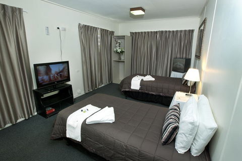 O'Sheas Windsor Hotel - Geraldton Accommodation 0