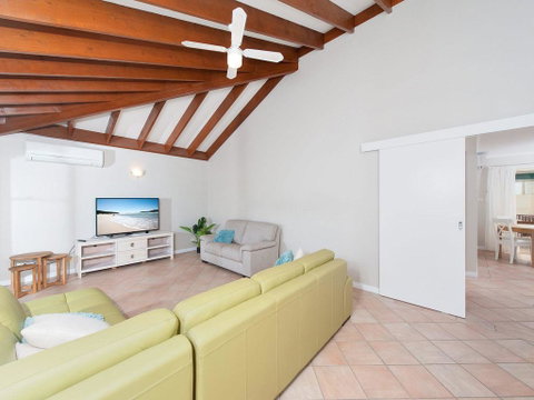 Occy's @ Fingal Bay - Geraldton Accommodation 1