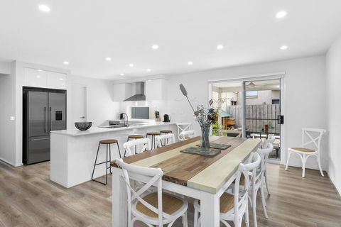 OCEAN BREEZE Family Home - Geraldton Accommodation 1