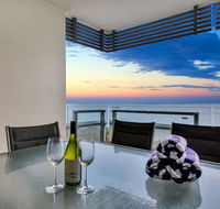 Oceana Darwin Central Oceanfront 3 bedroom 2 Lounge Room Pool Gym Tennis Court Sleeps 9 - Geraldton Accommodation