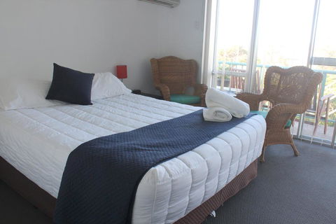 Oceanside Hawks Nest - Geraldton Accommodation 3