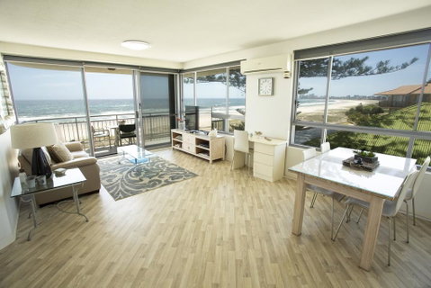 Oceanside Resort - Absolute Beachfront Apartments - Geraldton Accommodation 2
