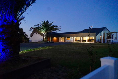 On Top Of The World - Geraldton Accommodation 3