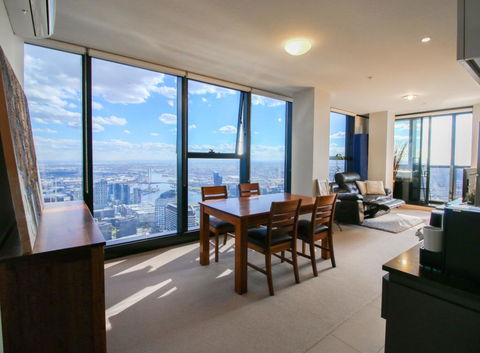 ON TOP OF THE WORLD - BEST VIEWS IN MELBOURNE !! - Geraldton Accommodation 1