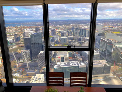 ON TOP OF THE WORLD - BEST VIEWS IN MELBOURNE !! - Geraldton Accommodation 2